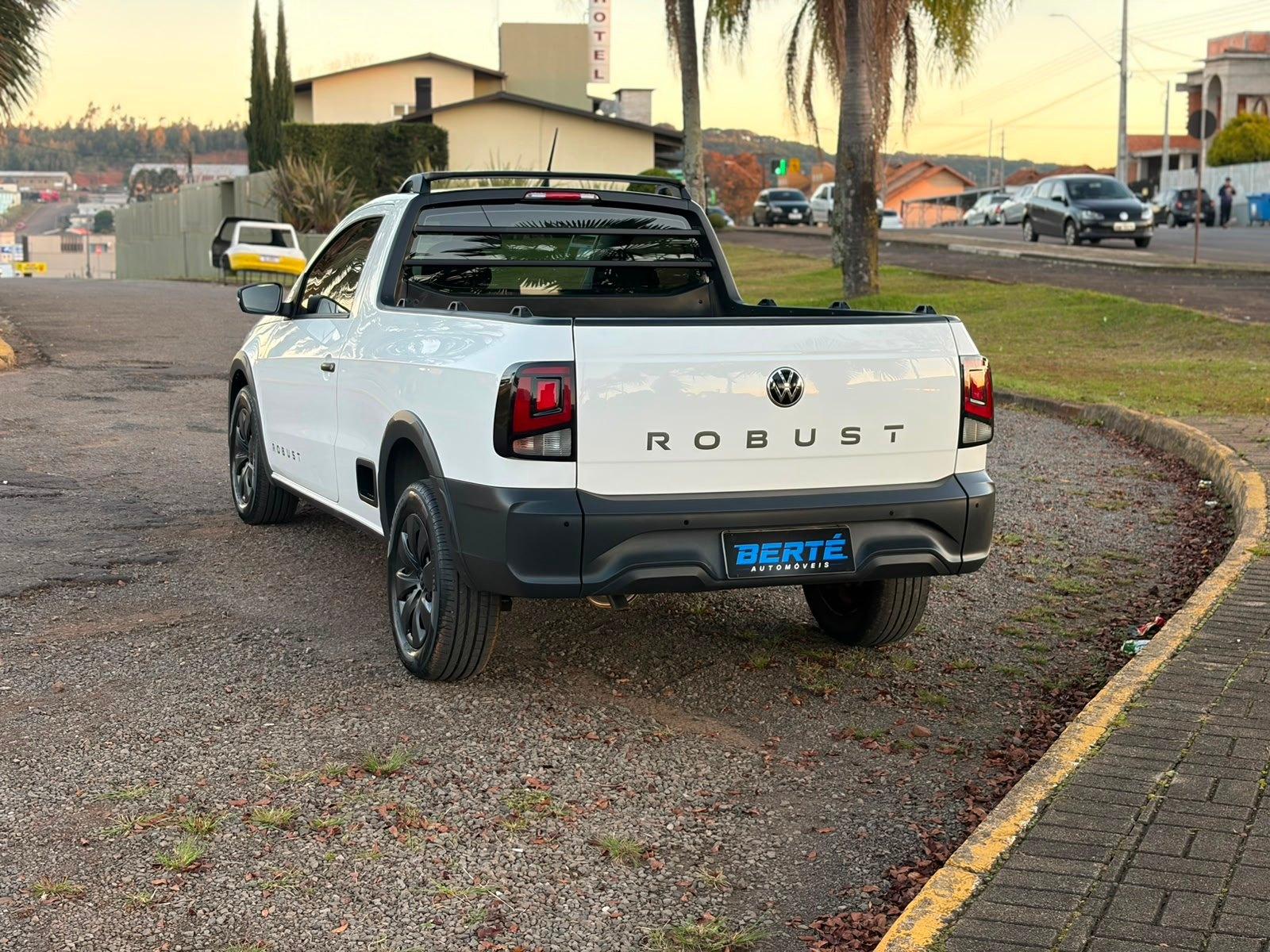 Foto numero 5 do veiculo Volkswagen Saveiro Robust 1.6 Total Flex - Branca - 2024/2025