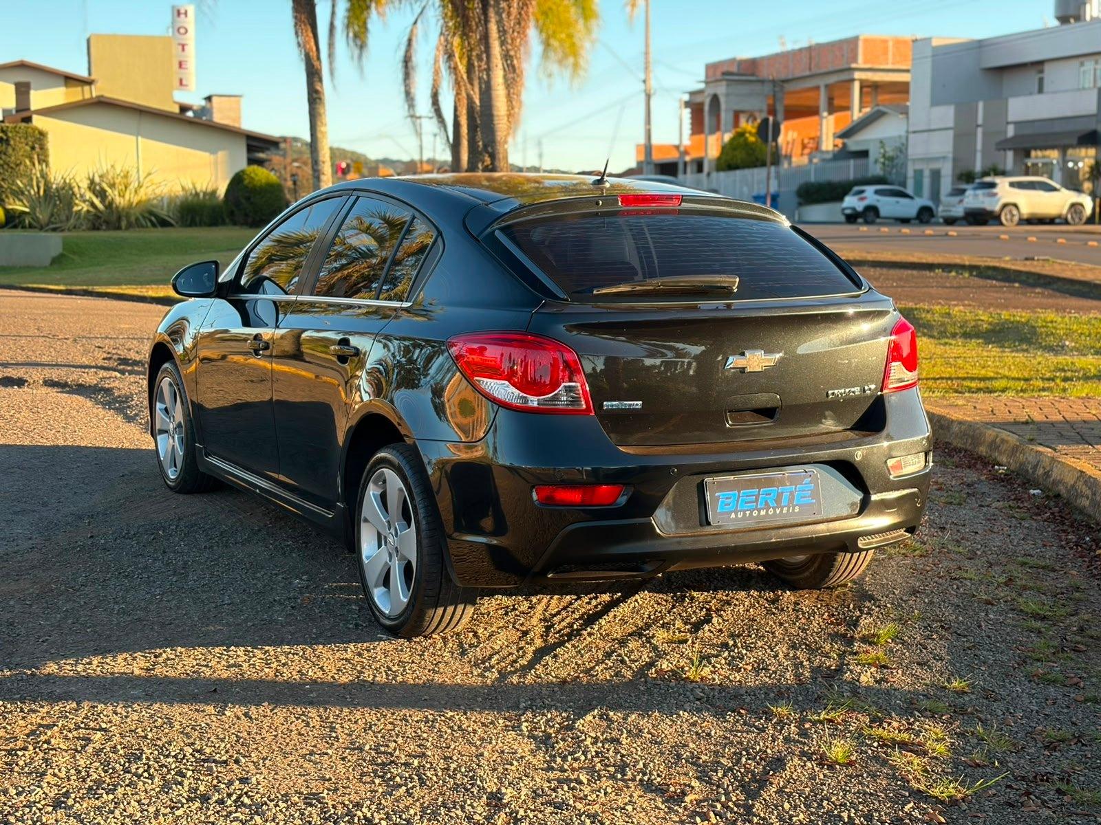 Foto numero 5 do veiculo Chevrolet Cruze HB Sport LT 1.8 FlexP. Aut - Preta - 2012/2013