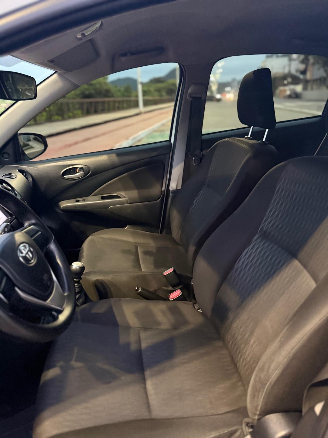 Foto numero 14 do veiculo Toyota Etios X 1.3 Flex 16V 5p Mec.  - Branca - 2018/2019