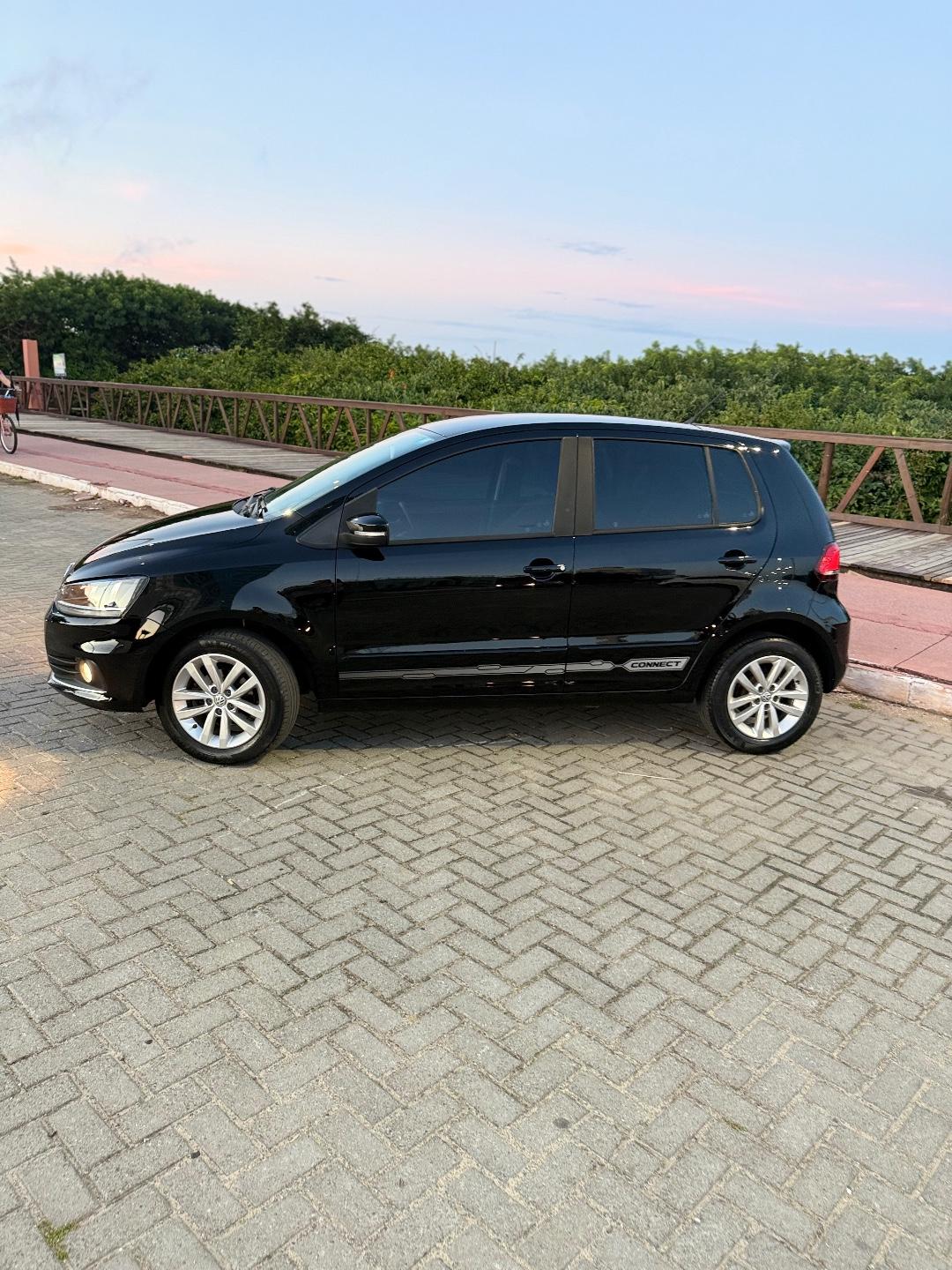 Foto numero 3 do veiculo Volkswagen Fox Connect 1.6 Flex 8V 5p  - Preta - 2018/2018