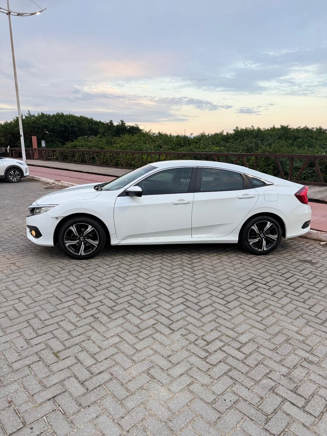 Foto numero 3 do veiculo Honda Civic Sedan EX 2.0 Flex 16V Aut.4p  - Branca - 2017/2017
