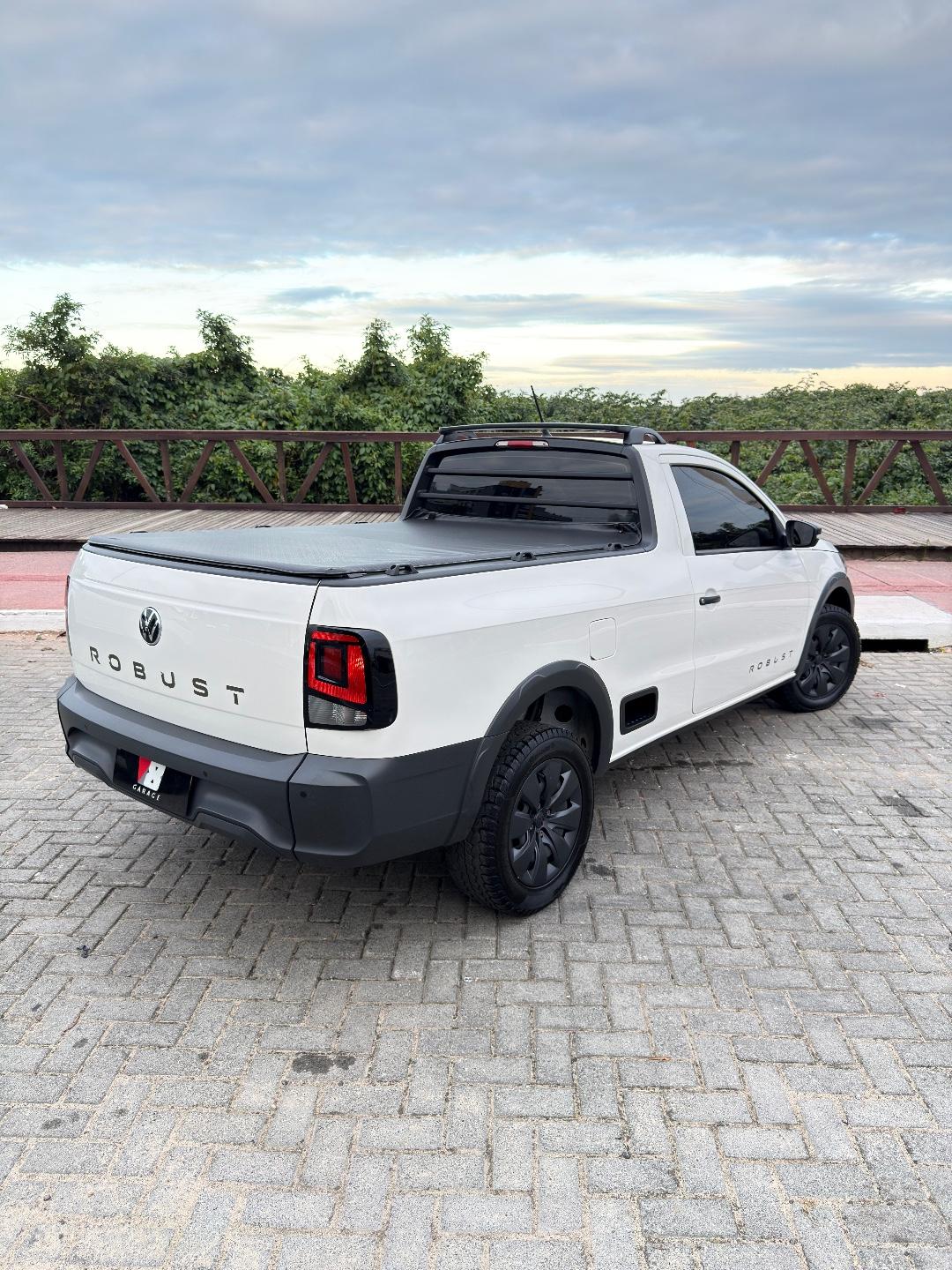 Foto numero 5 do veiculo Volkswagen Saveiro Robust 1.6 Total Flex 8V  - Branca - 2024/2025