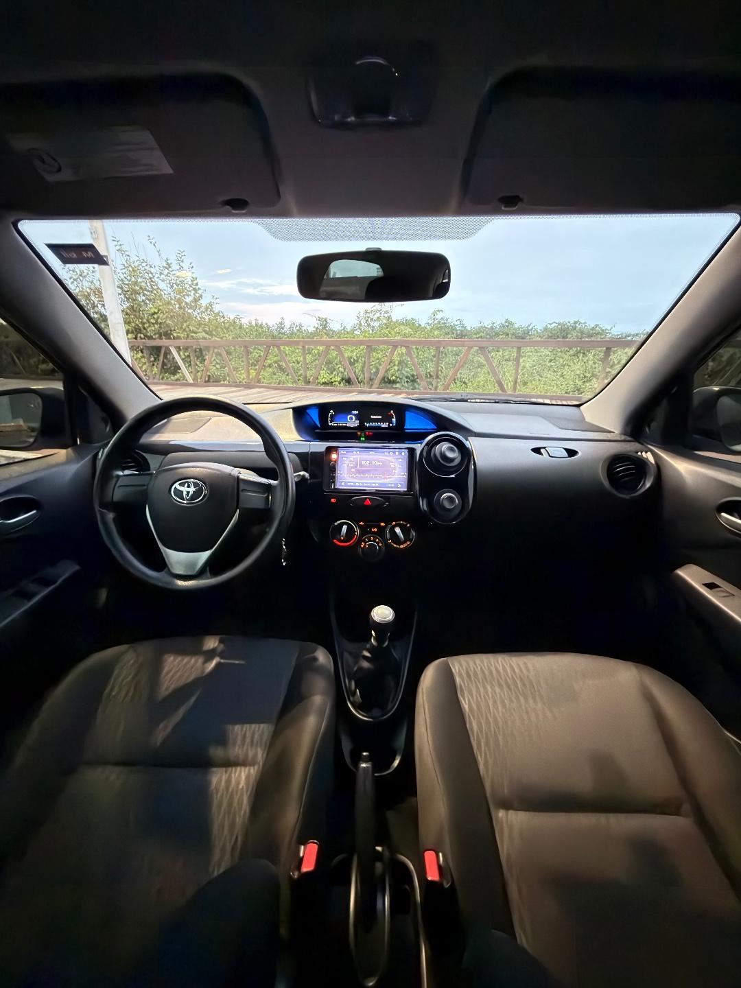 Foto numero 8 do veiculo Toyota Etios X 1.3 Flex 16V 5p Mec.  - Branca - 2018/2019