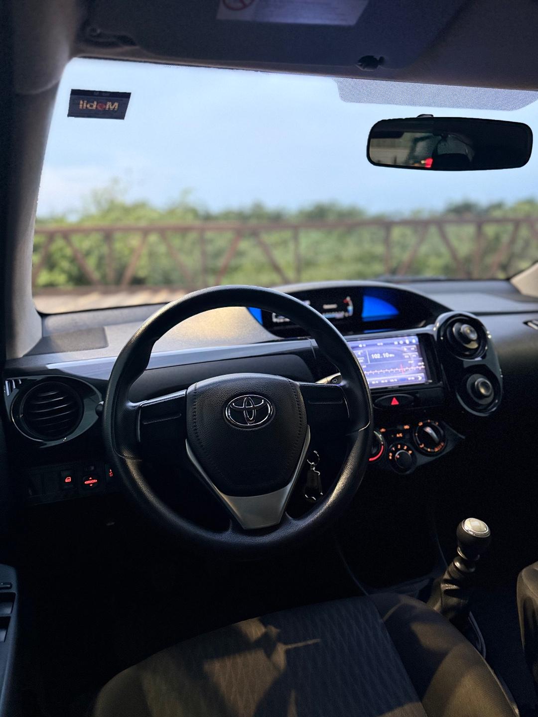Foto numero 11 do veiculo Toyota Etios X 1.3 Flex 16V 5p Mec.  - Branca - 2018/2019