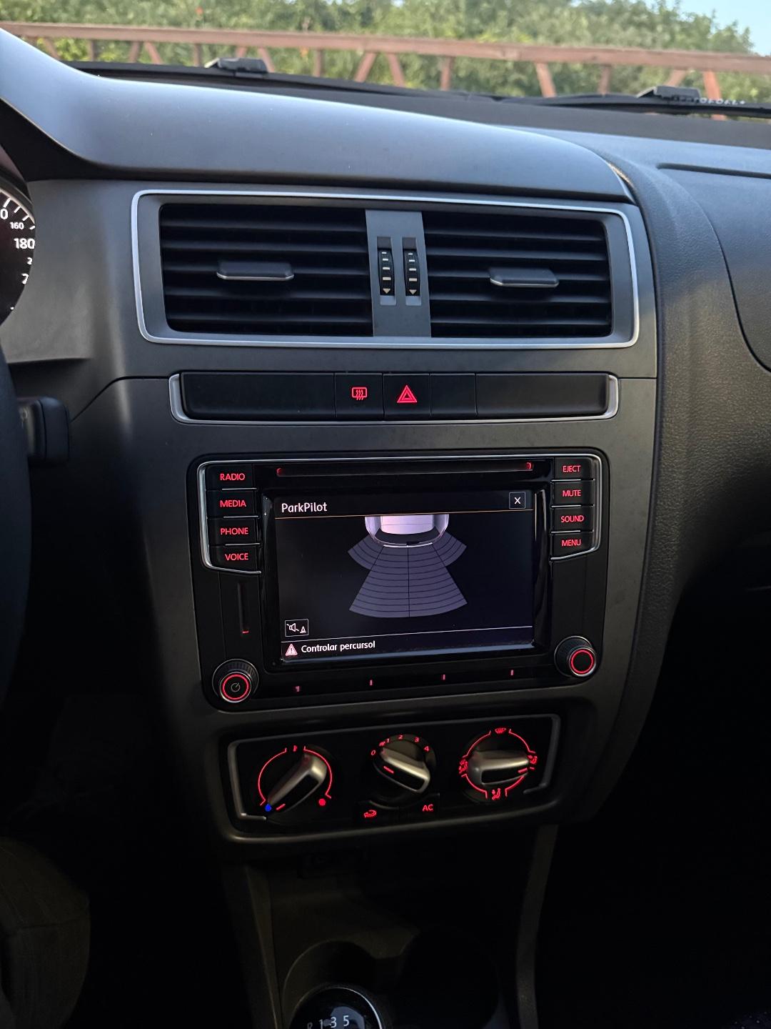 Foto numero 12 do veiculo Volkswagen Fox Connect 1.6 Flex 8V 5p  - Preta - 2018/2018