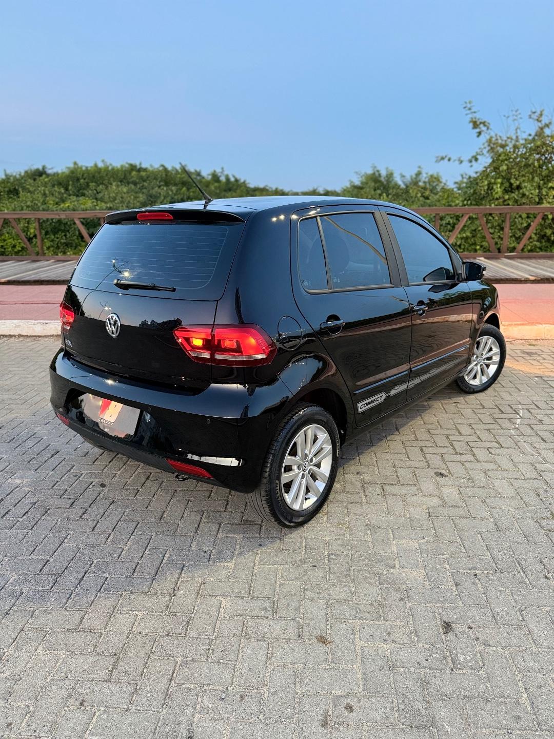 Foto numero 5 do veiculo Volkswagen Fox Connect 1.6 Flex 8V 5p  - Preta - 2018/2018