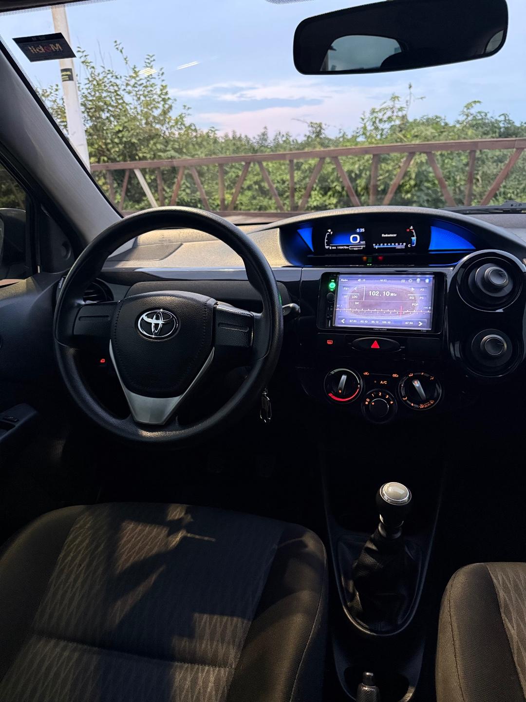 Foto numero 10 do veiculo Toyota Etios X 1.3 Flex 16V 5p Mec.  - Branca - 2018/2019
