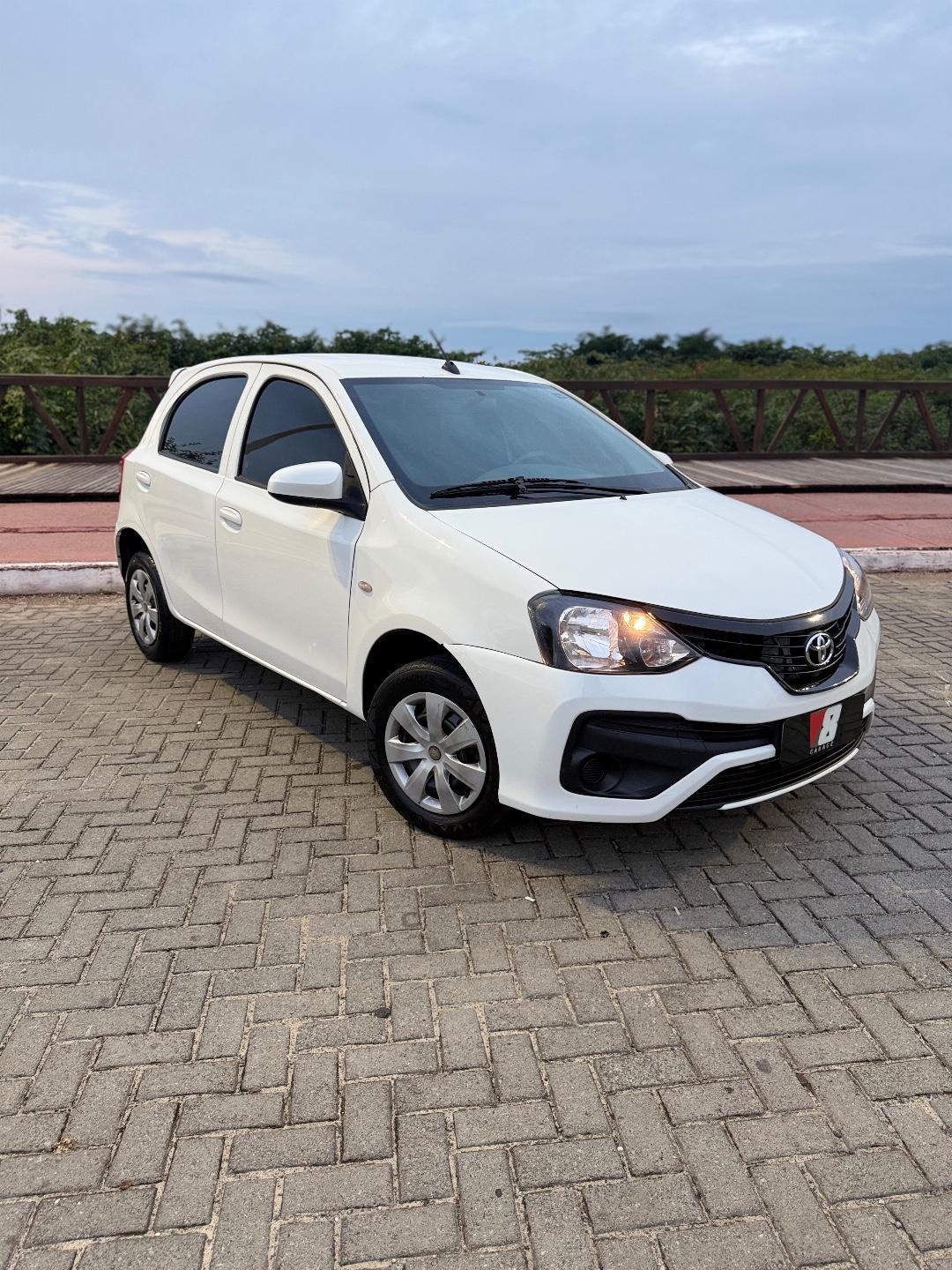 Foto numero 2 do veiculo Toyota Etios X 1.3 Flex 16V 5p Mec.  - Branca - 2018/2019