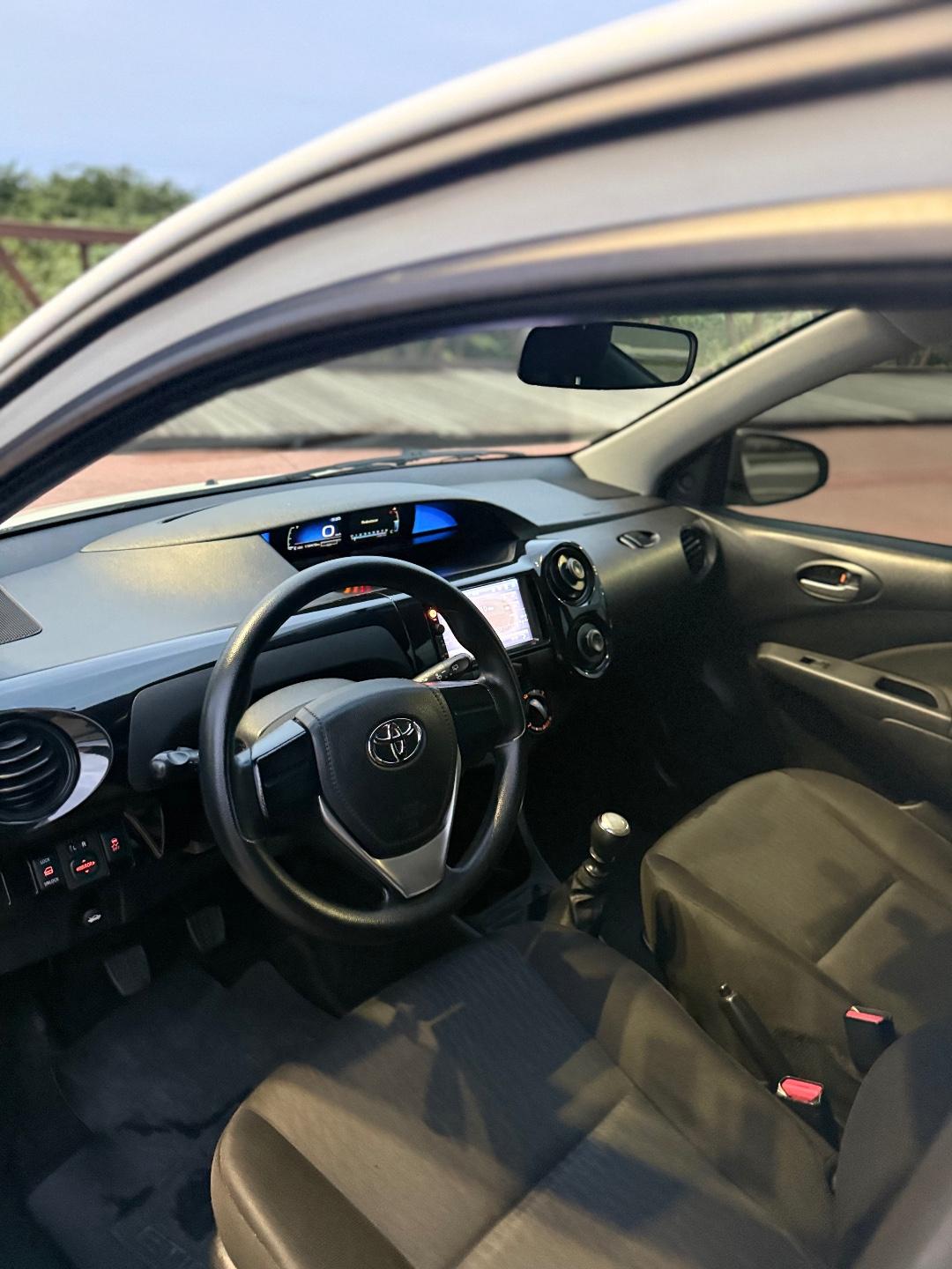 Foto numero 9 do veiculo Toyota Etios X 1.3 Flex 16V 5p Mec.  - Branca - 2018/2019