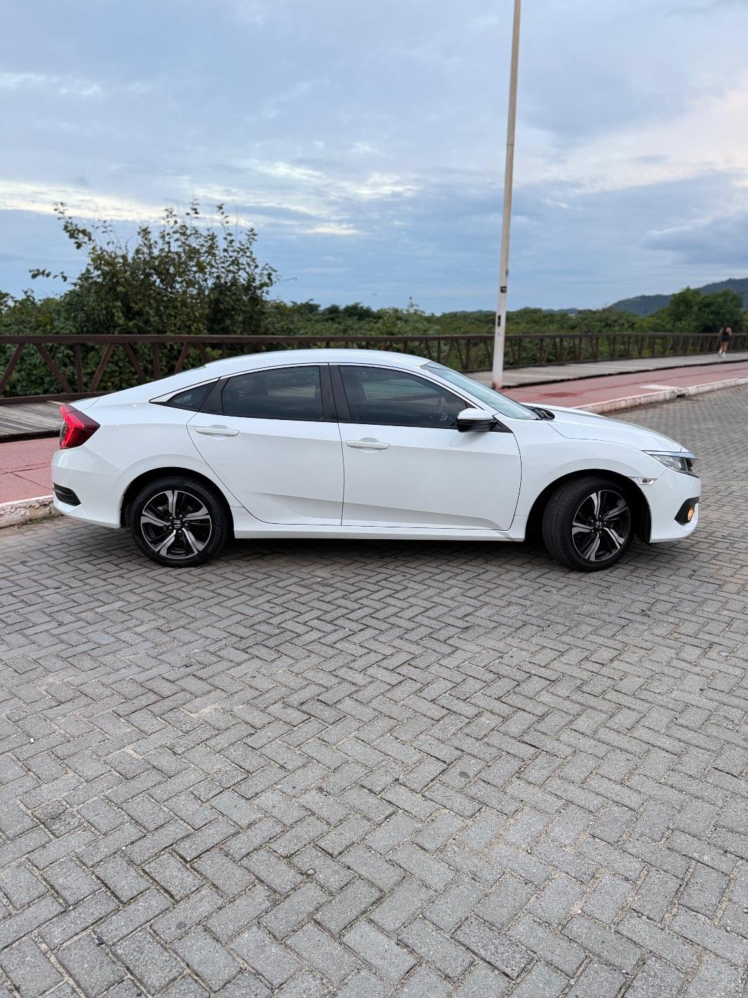 Foto numero 4 do veiculo Honda Civic Sedan EX 2.0 Flex 16V Aut.4p  - Branca - 2017/2017