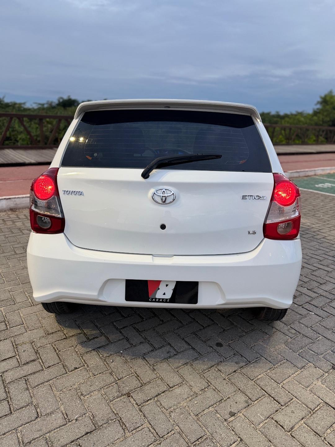 Foto numero 6 do veiculo Toyota Etios X 1.3 Flex 16V 5p Mec.  - Branca - 2018/2019