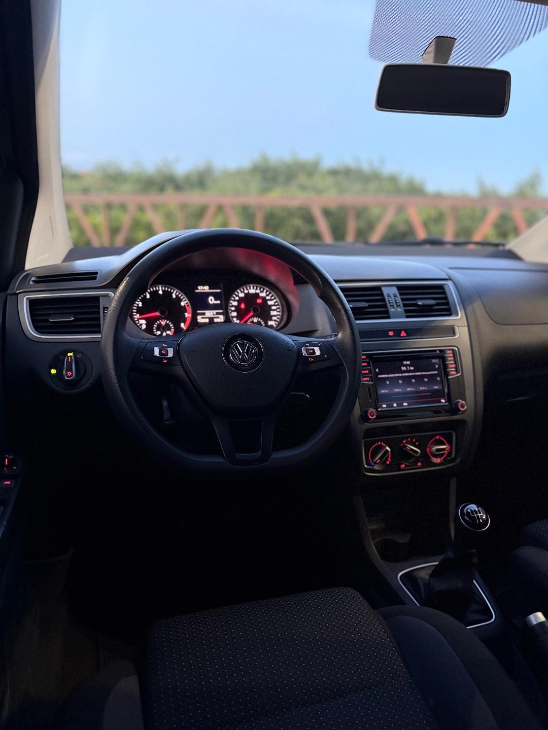 Foto numero 10 do veiculo Volkswagen Fox Connect 1.6 Flex 8V 5p  - Preta - 2018/2018
