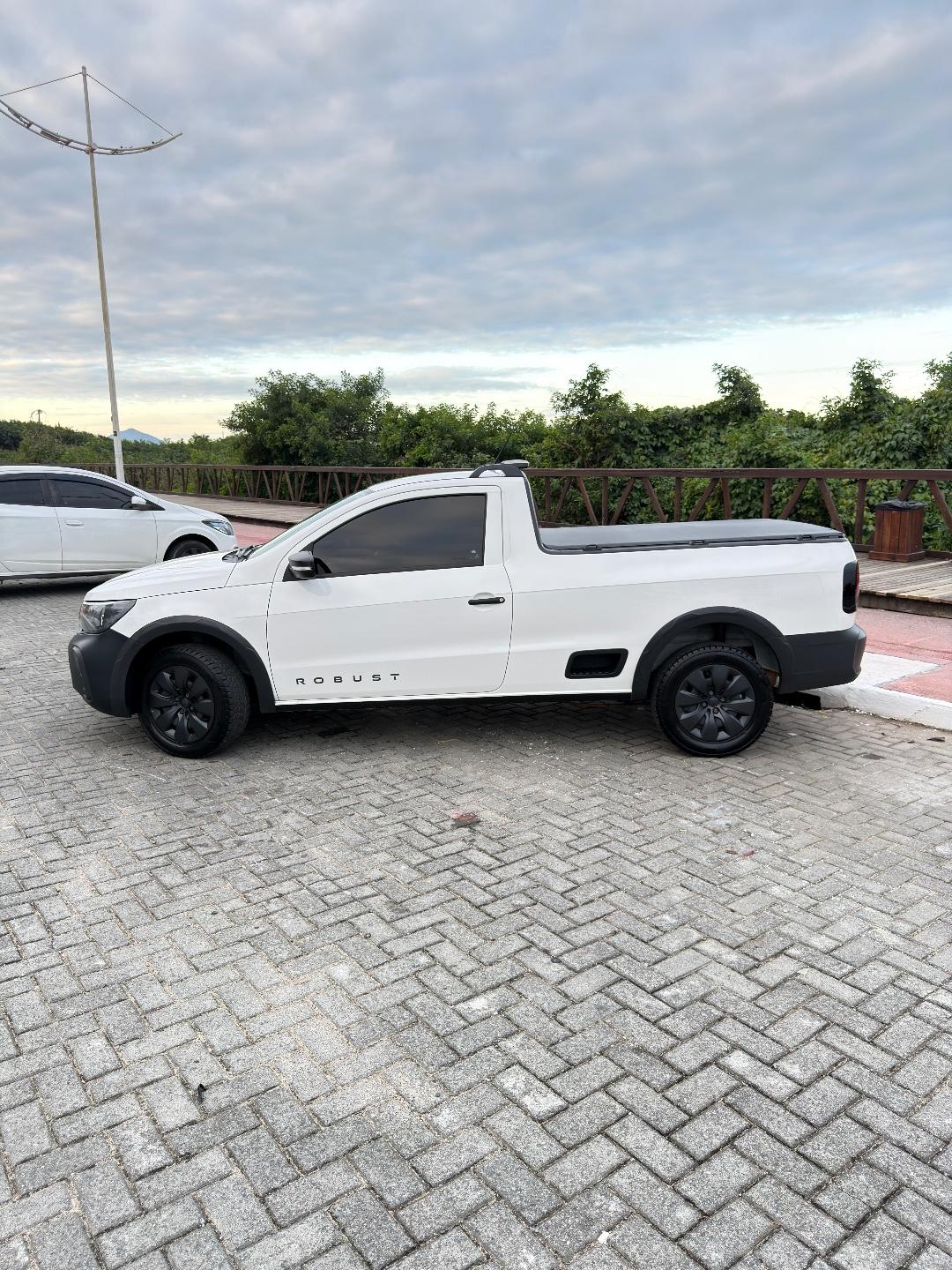 Foto numero 4 do veiculo Volkswagen Saveiro Robust 1.6 Total Flex 8V  - Branca - 2024/2025