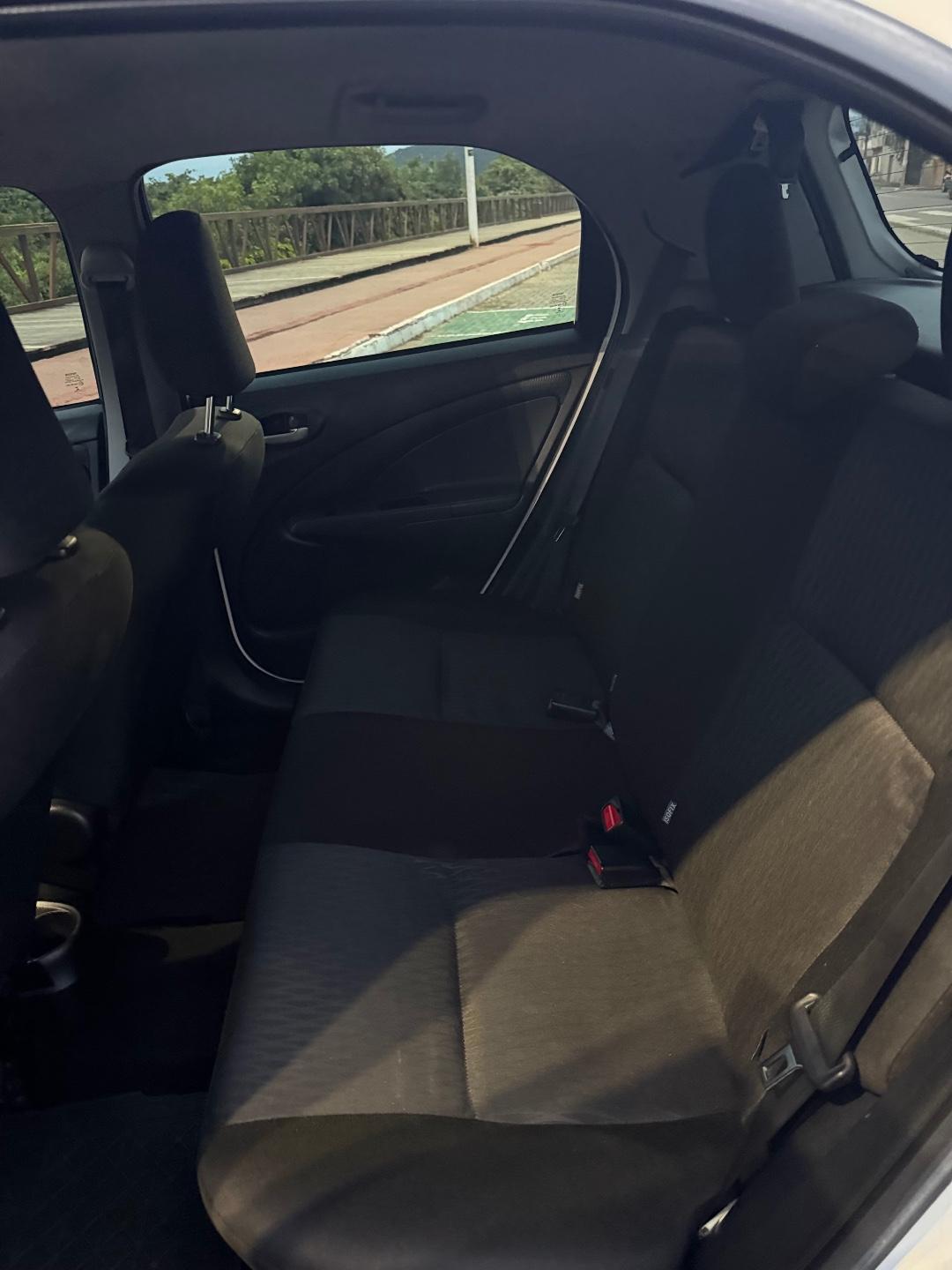 Foto numero 15 do veiculo Toyota Etios X 1.3 Flex 16V 5p Mec.  - Branca - 2018/2019