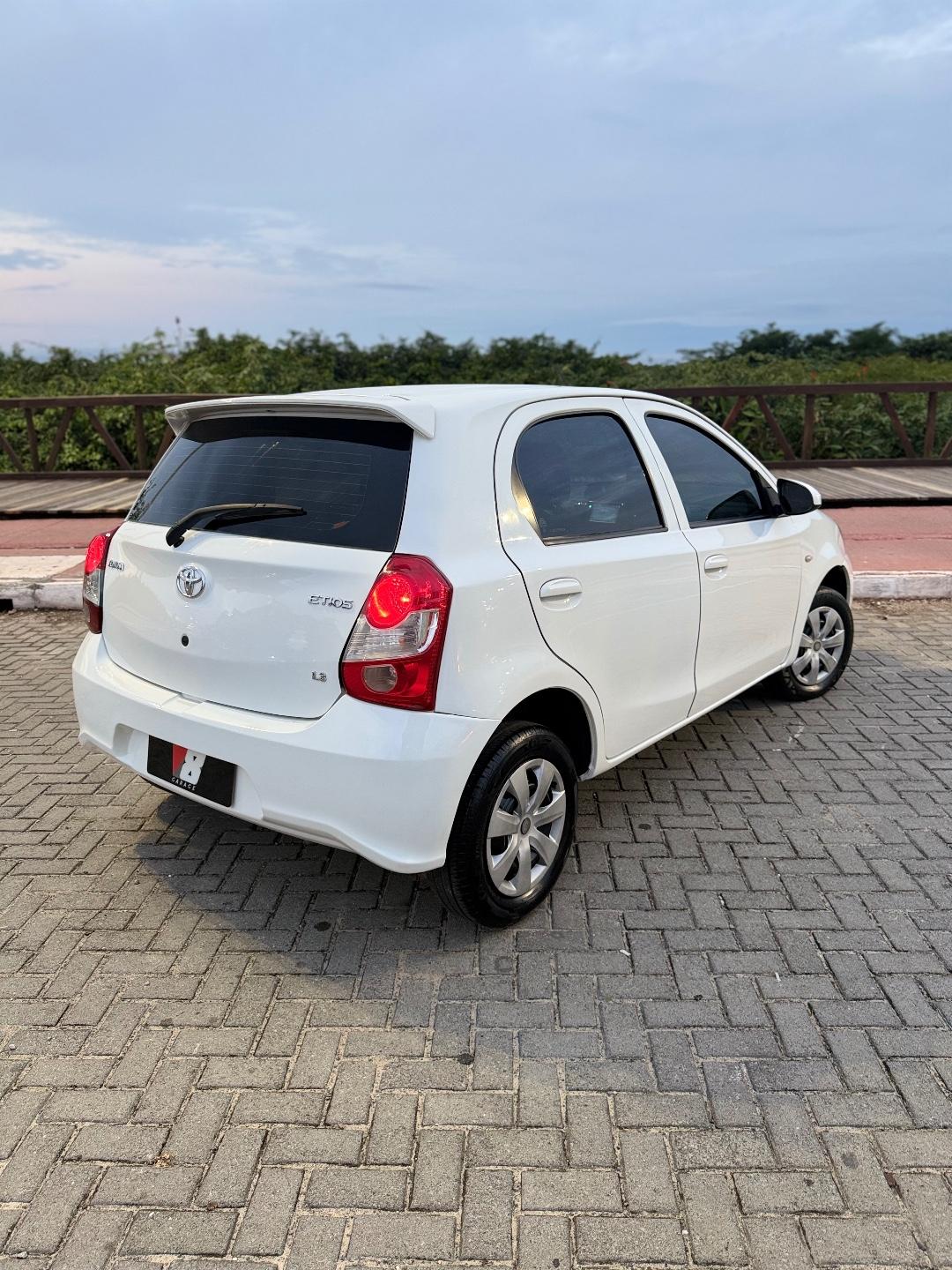 Foto numero 5 do veiculo Toyota Etios X 1.3 Flex 16V 5p Mec.  - Branca - 2018/2019
