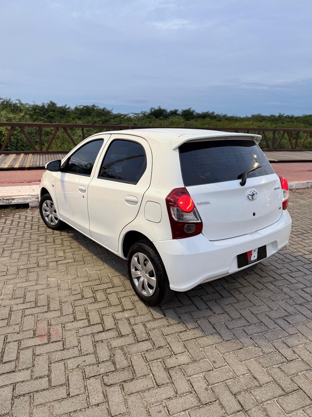 Foto numero 7 do veiculo Toyota Etios X 1.3 Flex 16V 5p Mec.  - Branca - 2018/2019