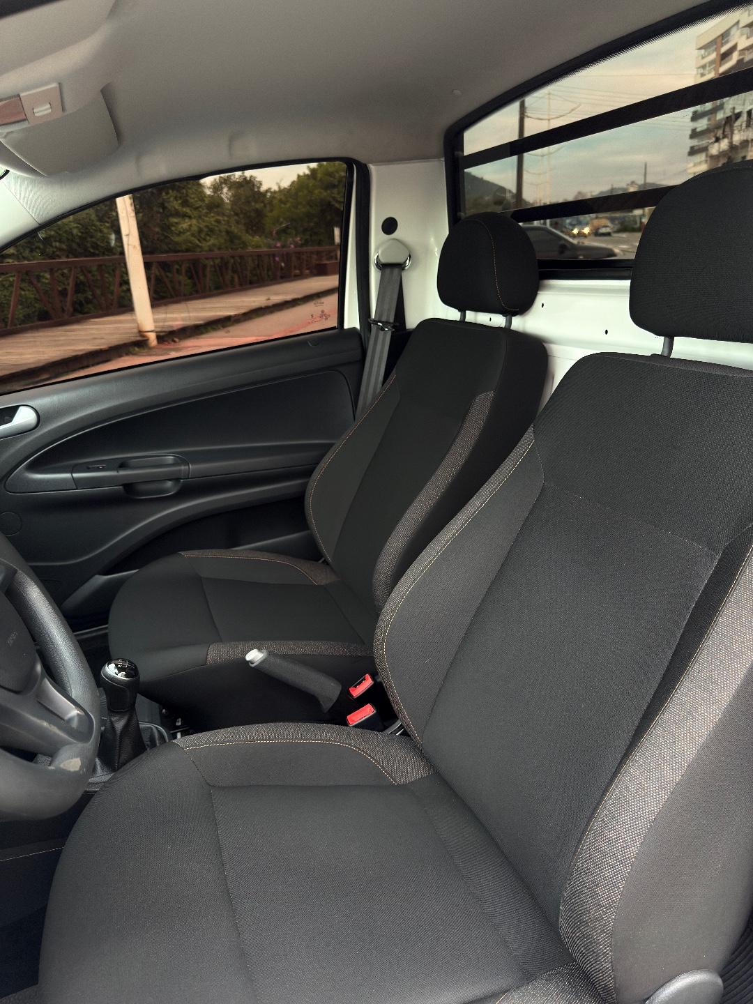 Foto numero 11 do veiculo Volkswagen Saveiro Robust 1.6 Total Flex 8V  - Branca - 2024/2025