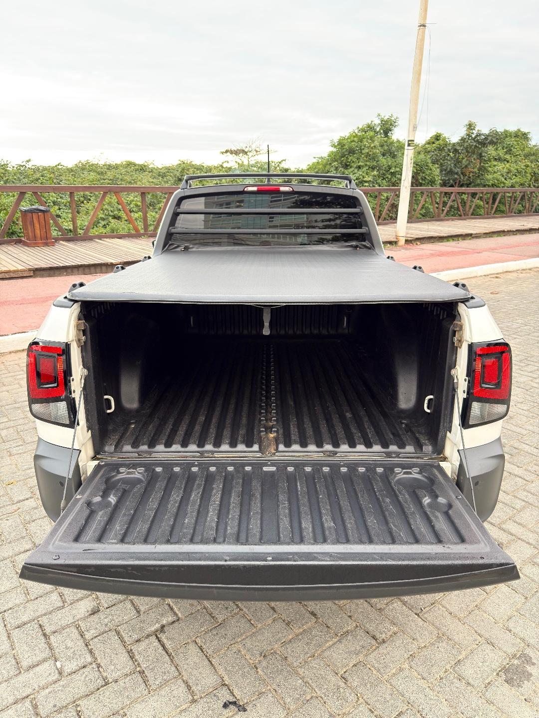 Foto numero 8 do veiculo Volkswagen Saveiro Robust 1.6 Total Flex 8V  - Branca - 2024/2025