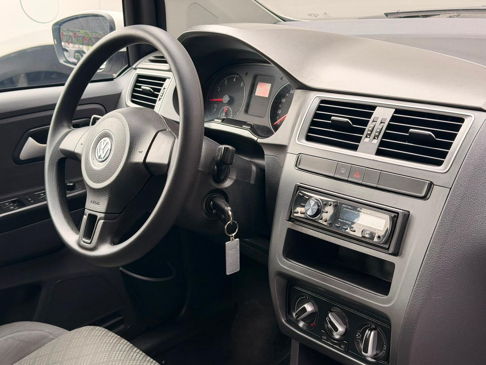 Volkswagen Fox Trendline 1.0 Flex 8V 5p 2015