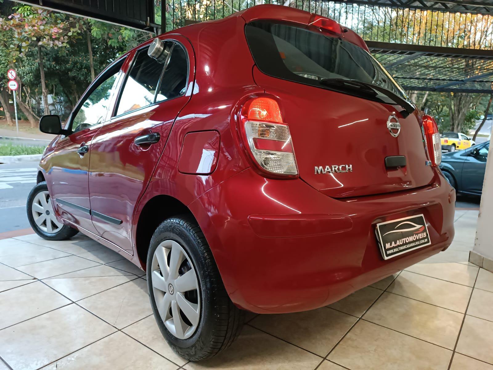 Foto numero 3 do veiculo Nissan March S 1.0 16V FLEX  - Vermelha - 2011/2012
