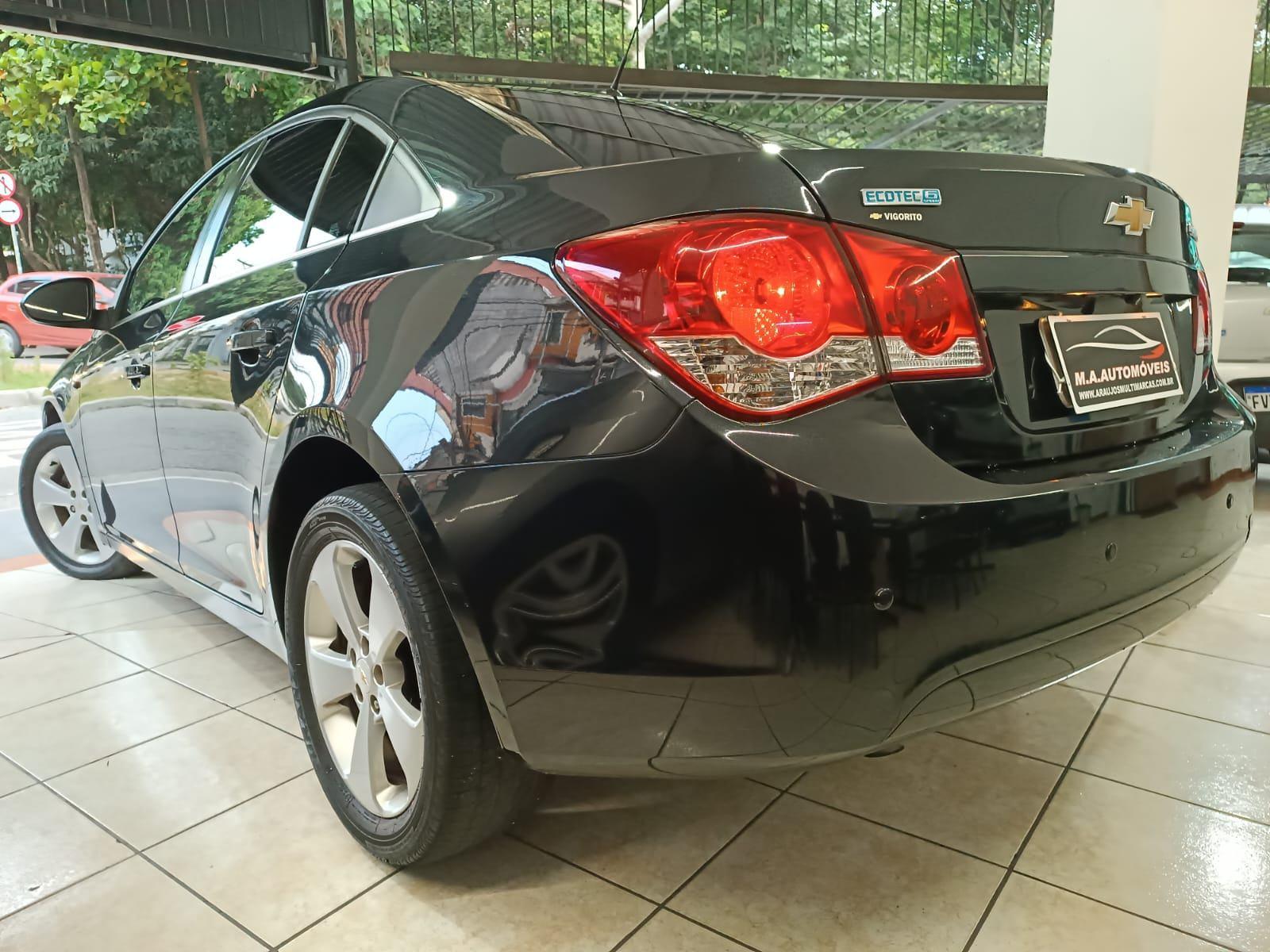 Foto numero 2 do veiculo Chevrolet Cruze LT 1.8 16V FlexPower 4p Aut.  - Preta - 2012/2012