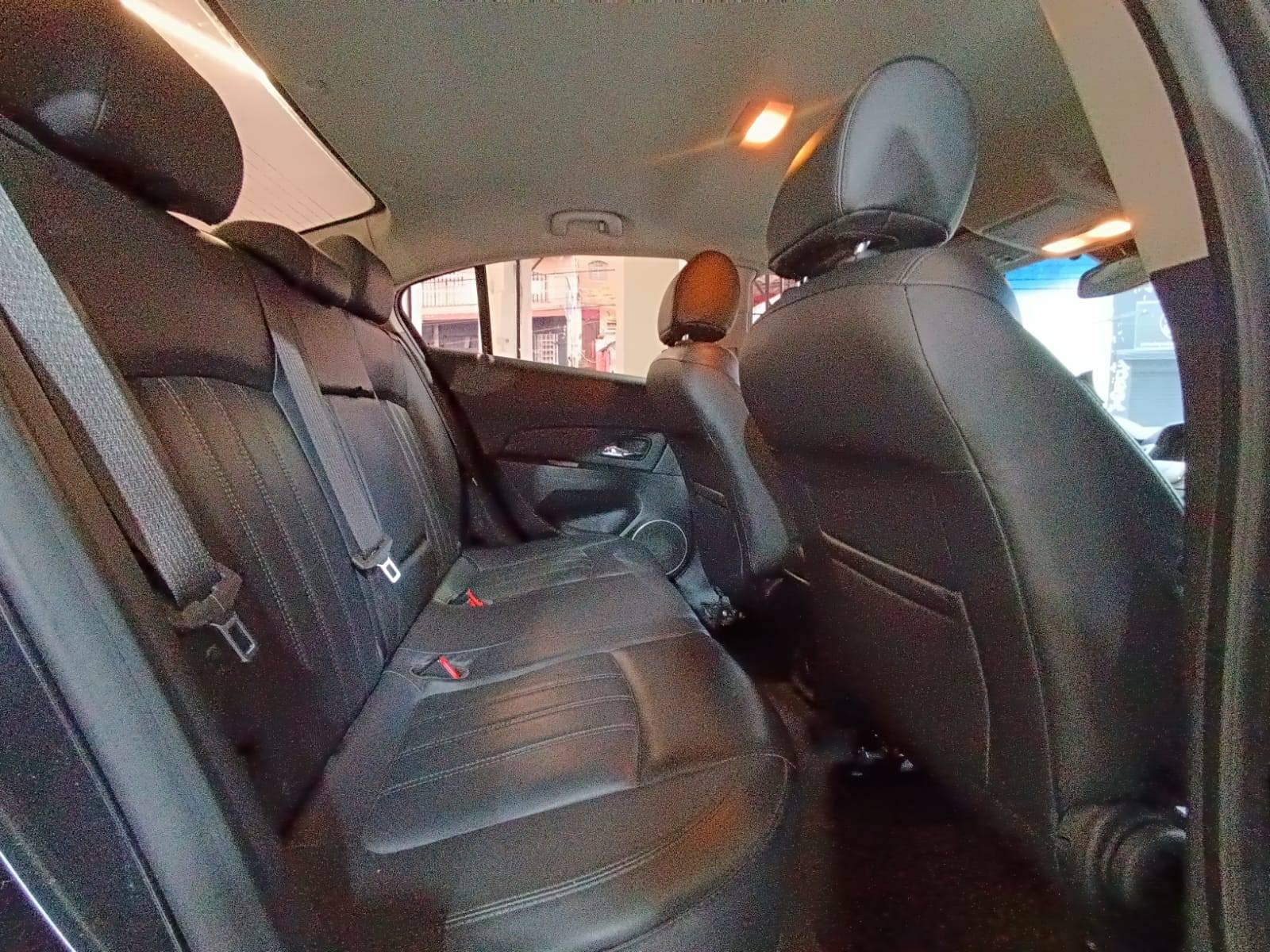 Foto numero 9 do veiculo Chevrolet Cruze LT 1.8 16V FlexPower 4p Aut.  - Preta - 2012/2012