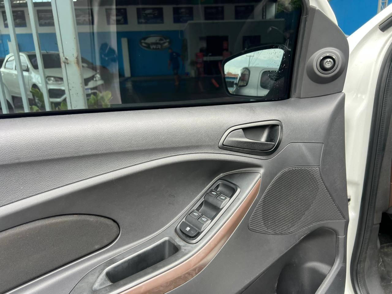 Foto numero 14 do veiculo Ford KA 1.0 FREESTYLE 12V Flex 5p Mec. - Branca - 2019/2020