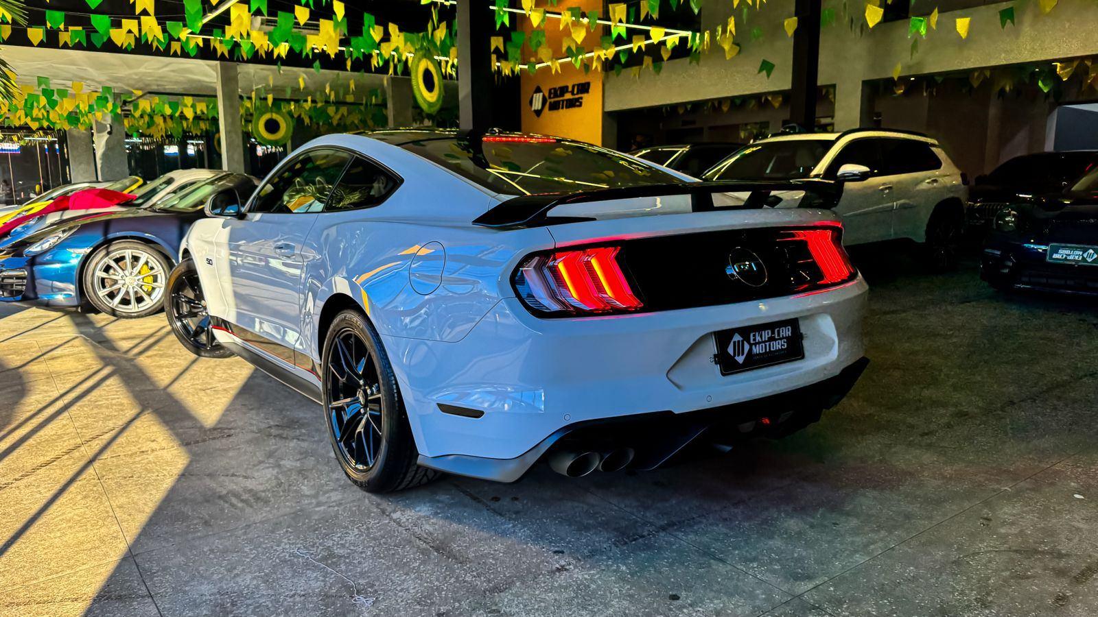 Foto numero 28 do veiculo Ford Mustang Black Shadow 5.0 V8  - Branca - 2020/2020