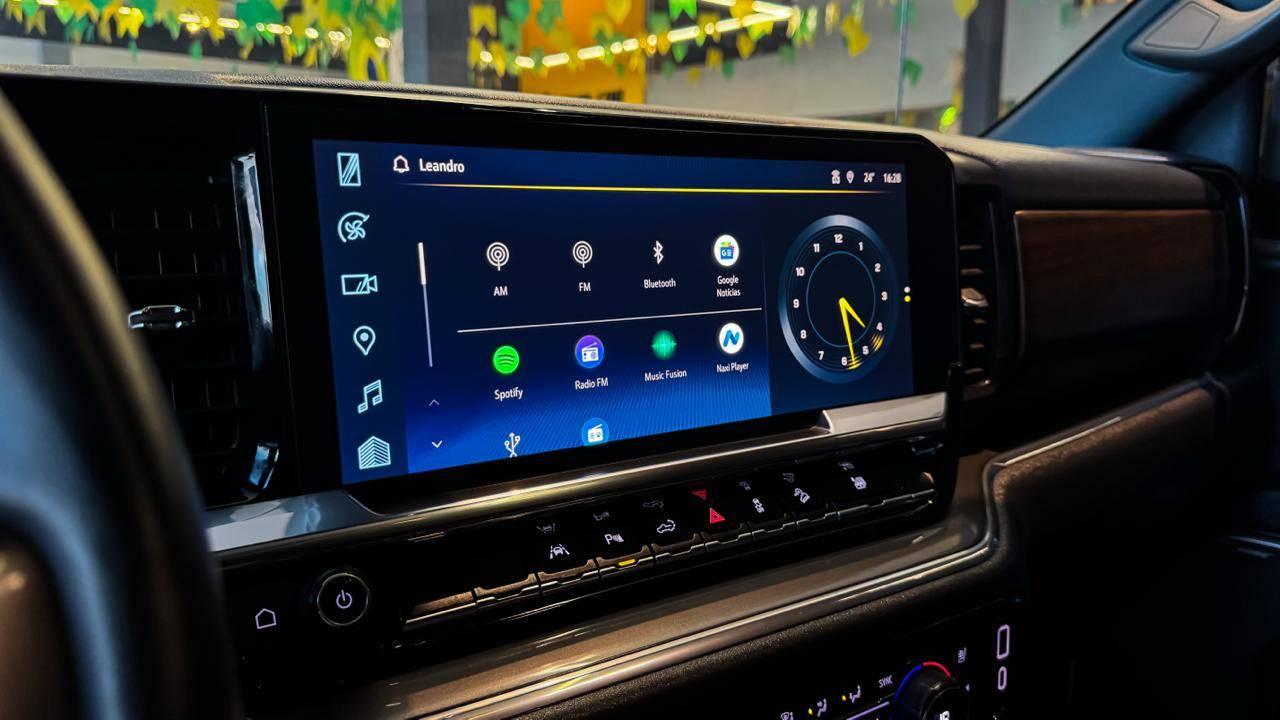 Foto numero 8 do veiculo Chevrolet Silverado High Country 5.3 V8 AWD Aut. - Cinza - 2023/2024