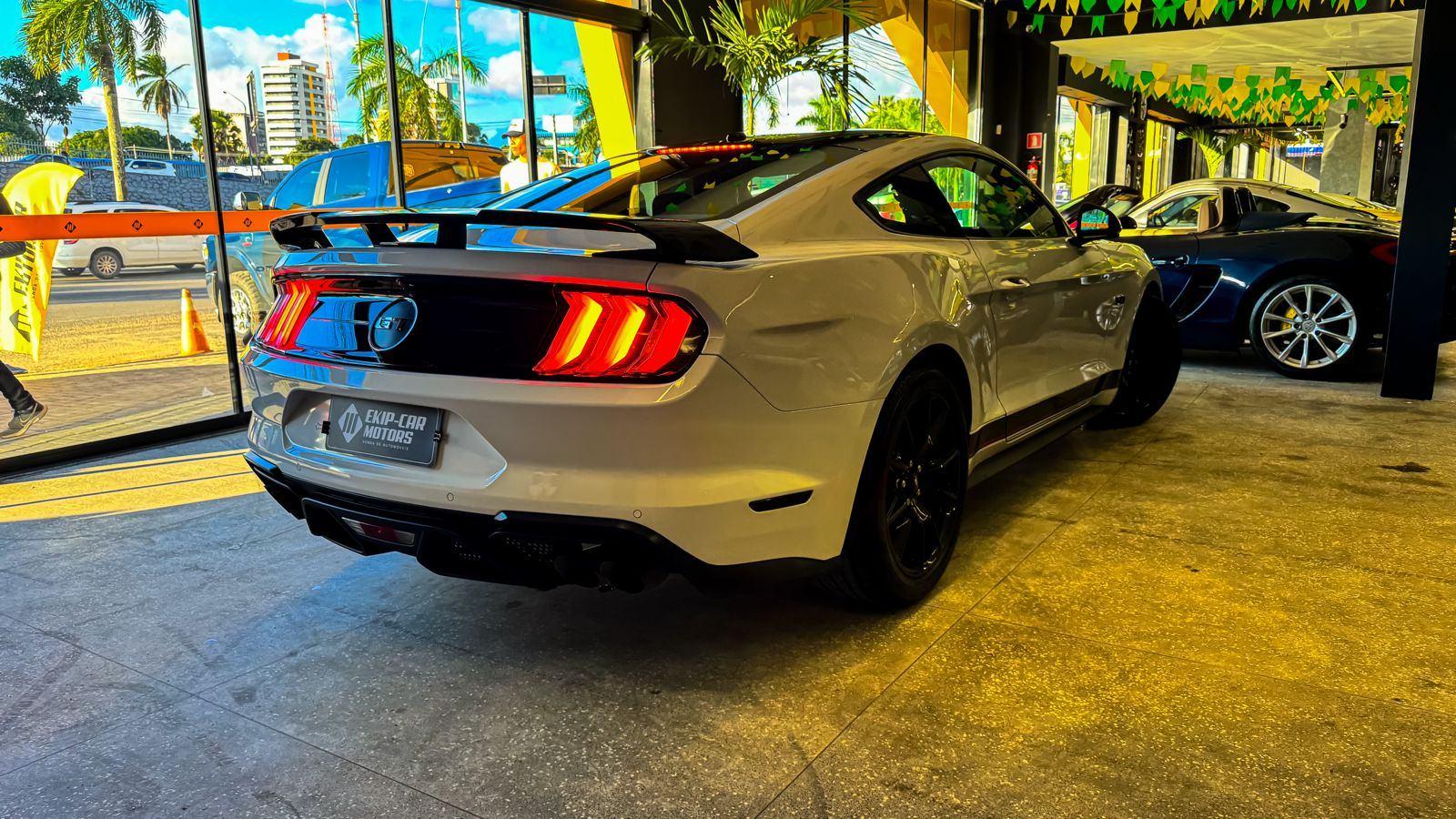 Foto numero 30 do veiculo Ford Mustang Black Shadow 5.0 V8  - Branca - 2020/2020