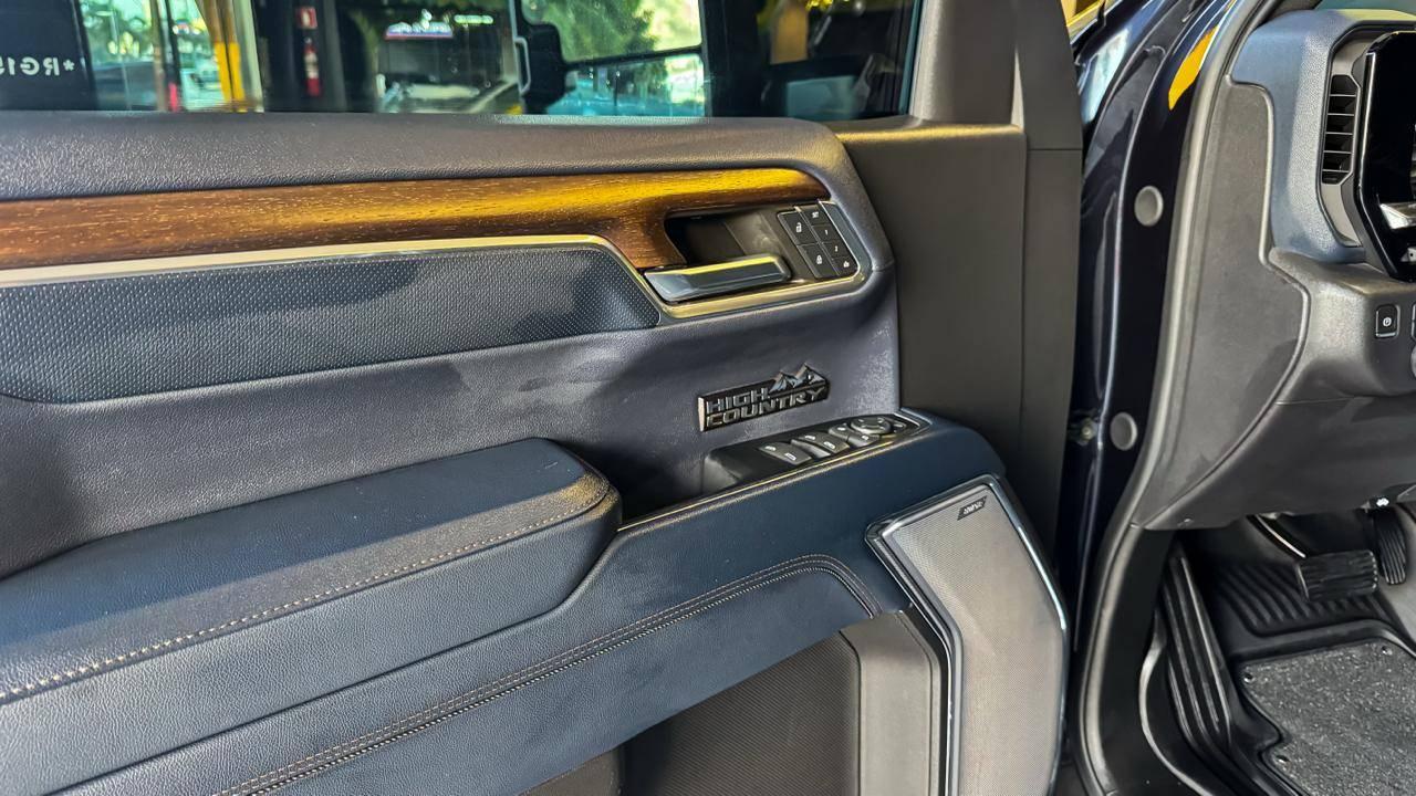 Foto numero 9 do veiculo Chevrolet Silverado High Country 5.3 V8 AWD Aut. - Cinza - 2023/2024