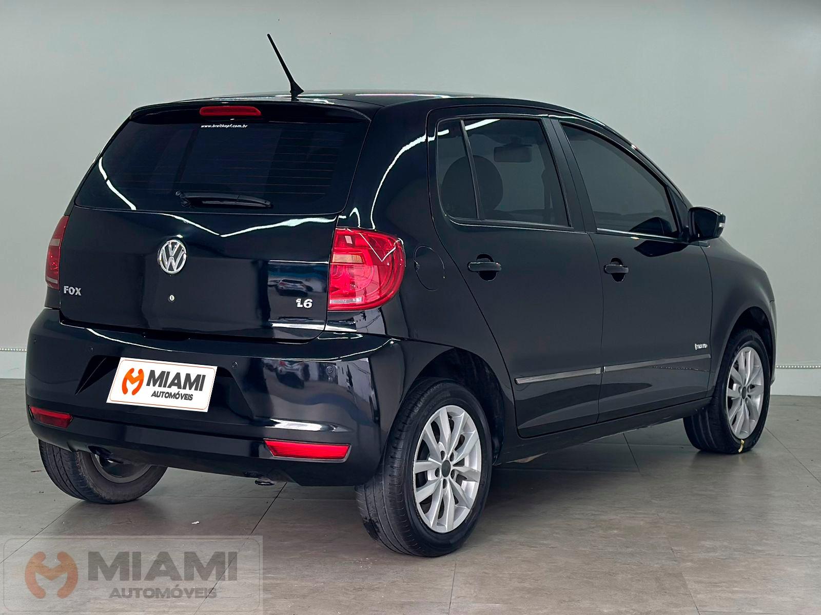 Foto numero 2 do veiculo Volkswagen Fox 1.6 flex  - Preta - 2013/2013
