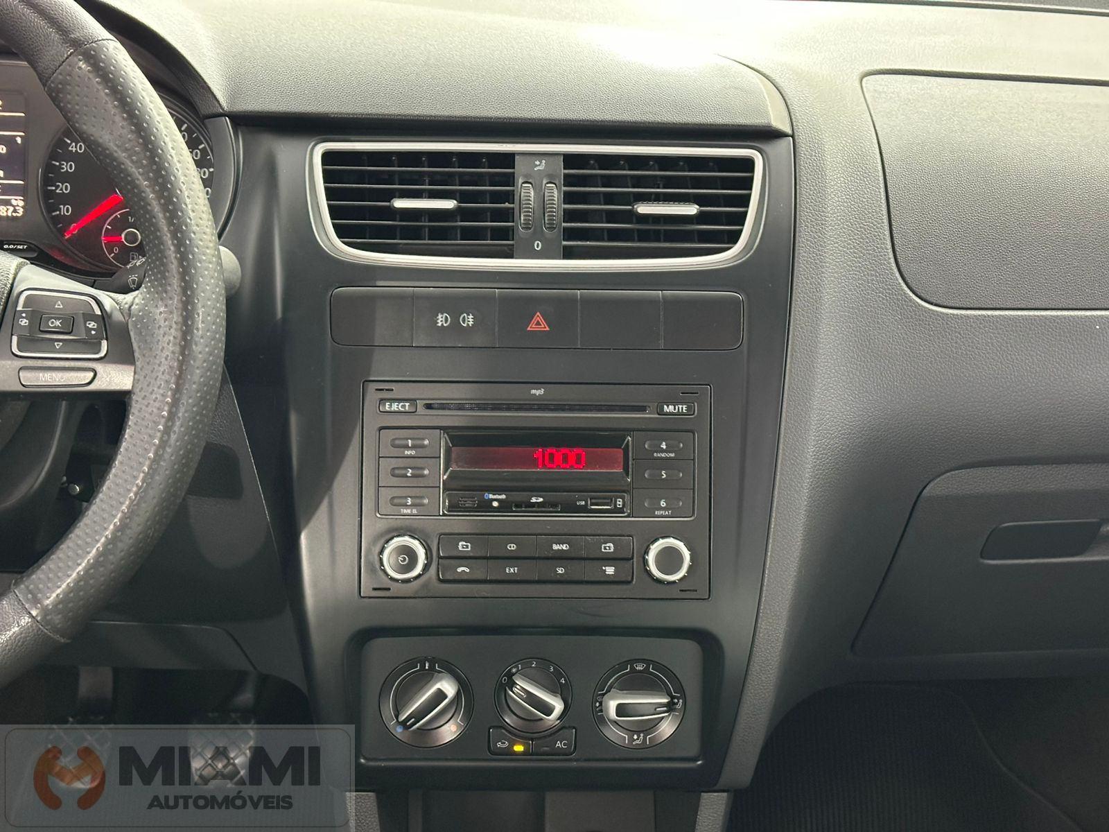 Foto numero 6 do veiculo Volkswagen Fox 1.6 flex  - Preta - 2013/2013