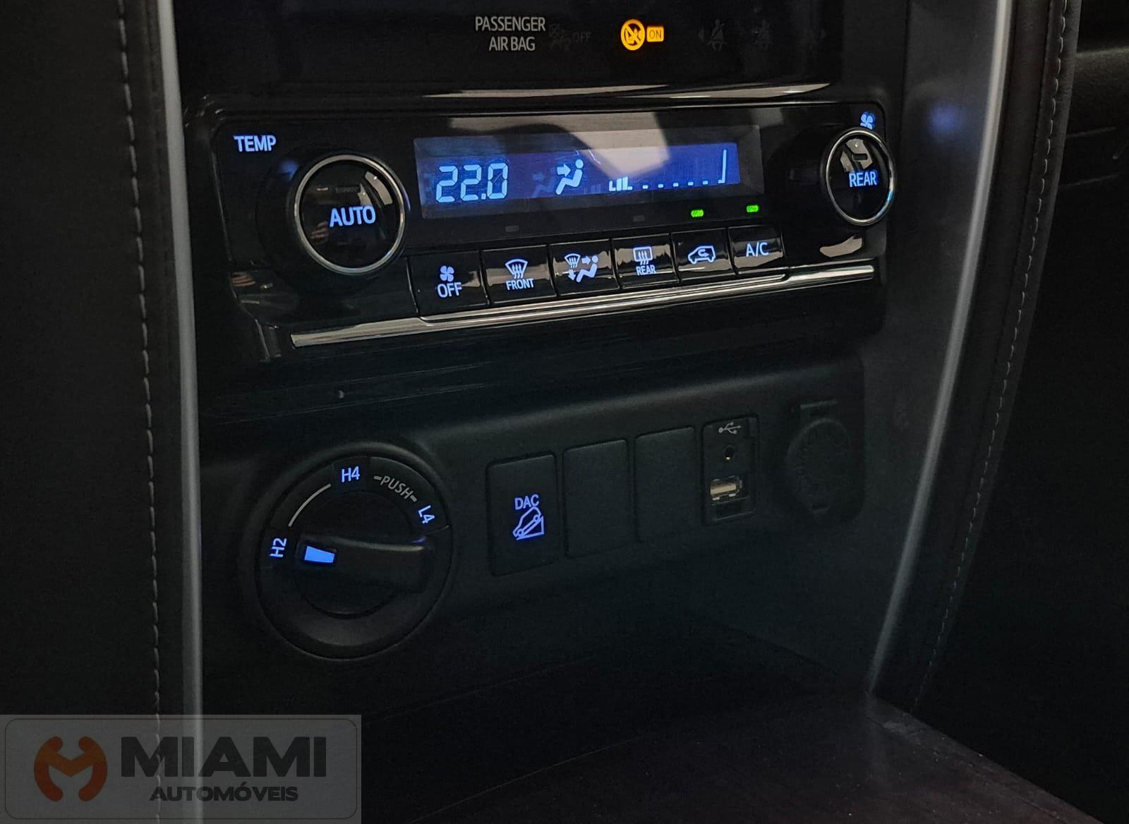 Foto numero 14 do veiculo Toyota Hilux SW4 SRX 2.8 4x4 com 7 lugares - Preta - 2017/2018