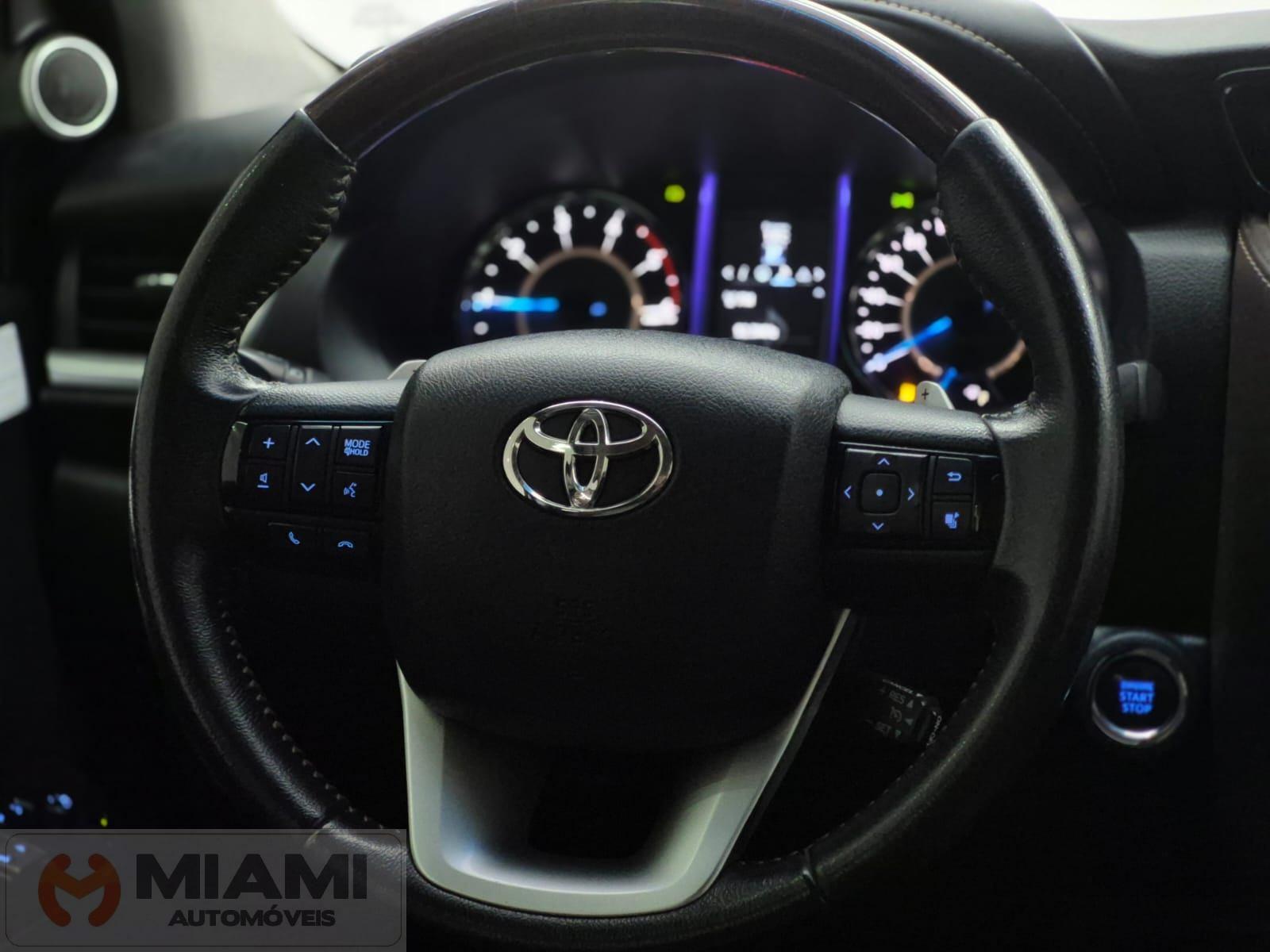 Foto numero 8 do veiculo Toyota Hilux SW4 SRX 2.8 4x4 com 7 lugares - Preta - 2017/2018