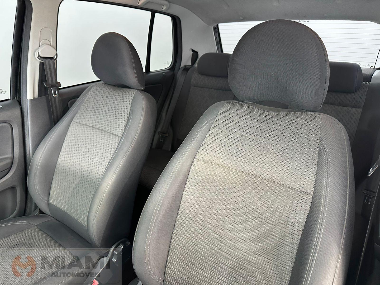 Foto numero 8 do veiculo Volkswagen Fox 1.6 flex  - Preta - 2013/2013