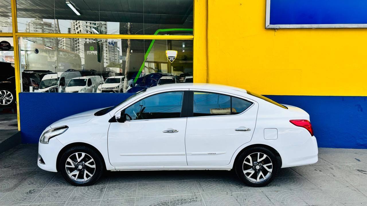 Nissan Versa SL 1.6 16V FlexStart 4p Aut. 2017