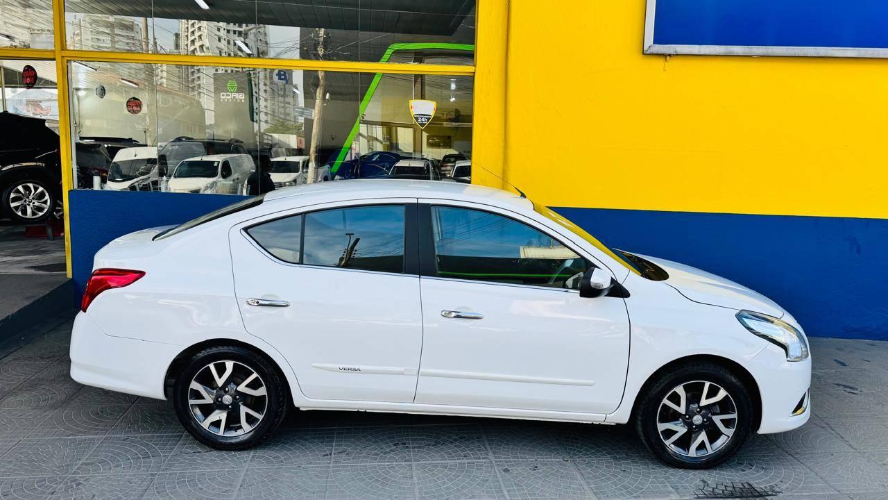 Nissan Versa SL 1.6 16V FlexStart 4p Aut. 2017