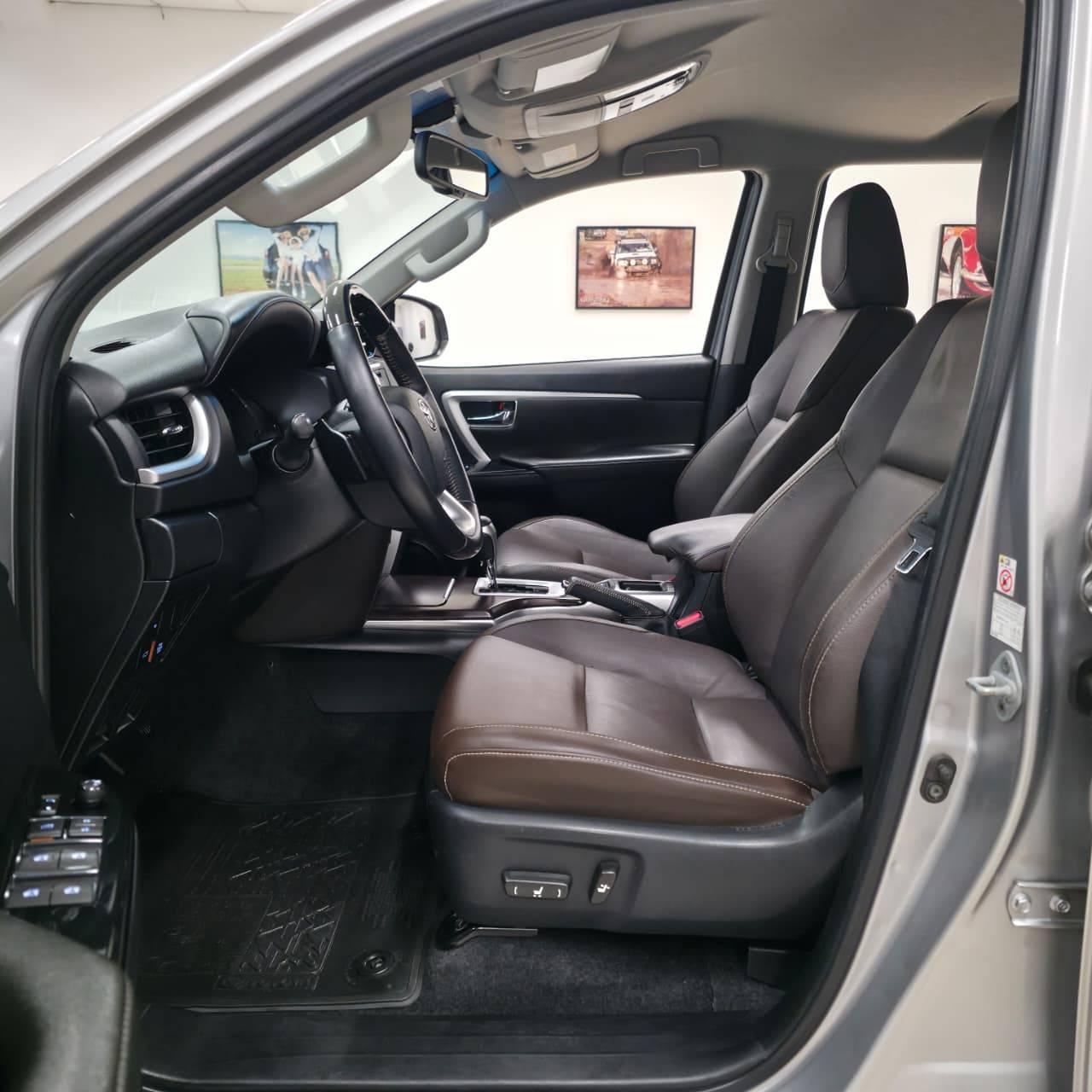 Foto numero 10 do veiculo Toyota Hilux SW4 SRX 4x4 2.8 TDI 16V Dies. Aut.  - Prata - 2016/2016