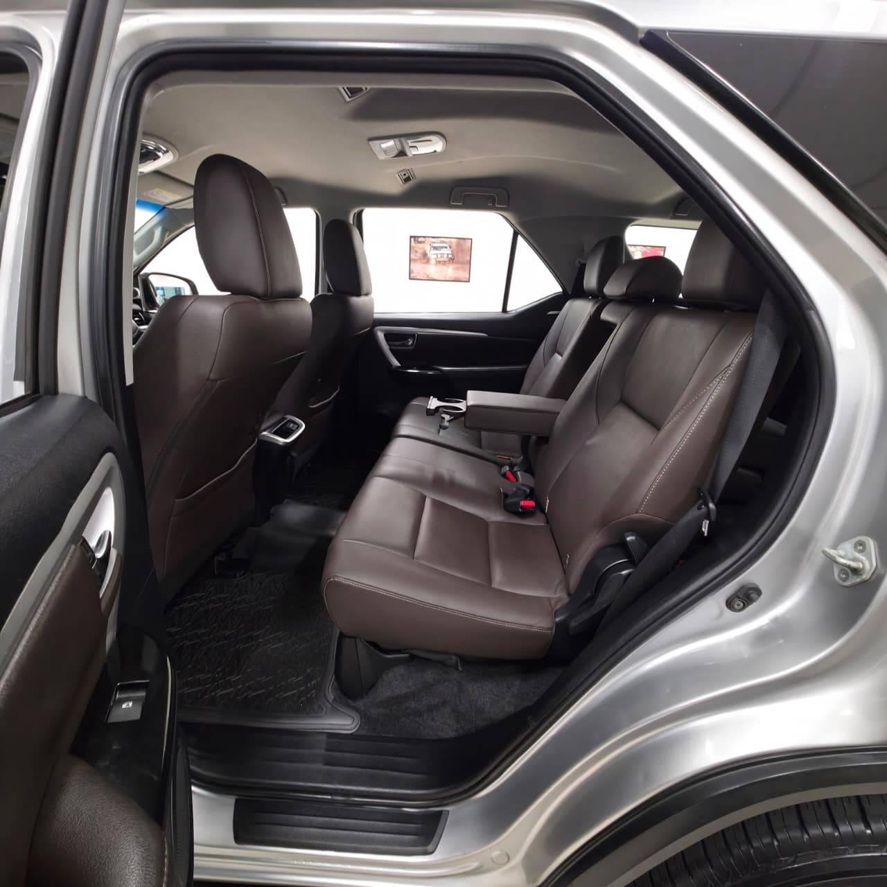 Foto numero 12 do veiculo Toyota Hilux SW4 SRX 4x4 2.8 TDI 16V Dies. Aut.  - Prata - 2016/2016