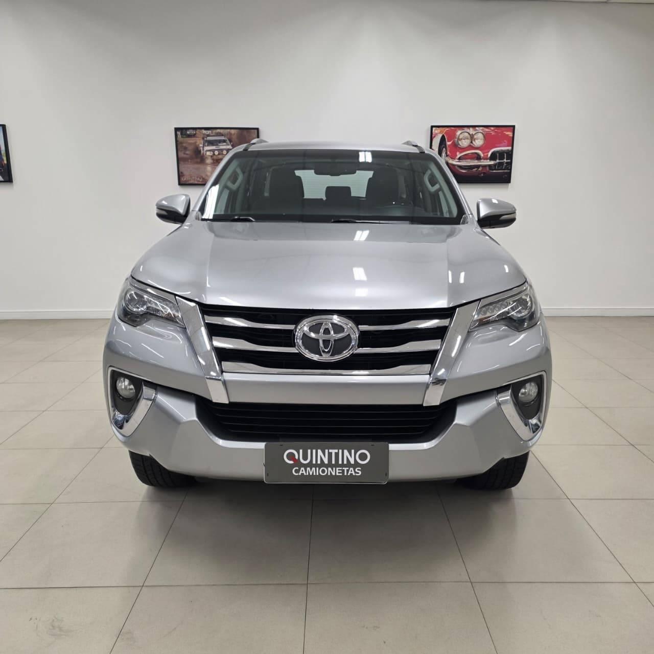 Foto numero 2 do veiculo Toyota Hilux SW4 SRX 4x4 2.8 TDI 16V Dies. Aut.  - Prata - 2016/2016
