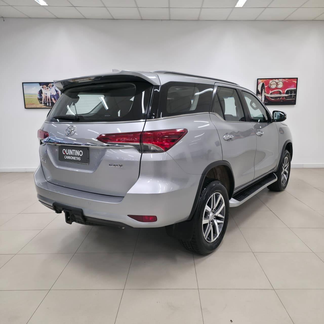 Foto numero 3 do veiculo Toyota Hilux SW4 SRX 4x4 2.8 TDI 16V Dies. Aut.  - Prata - 2016/2016