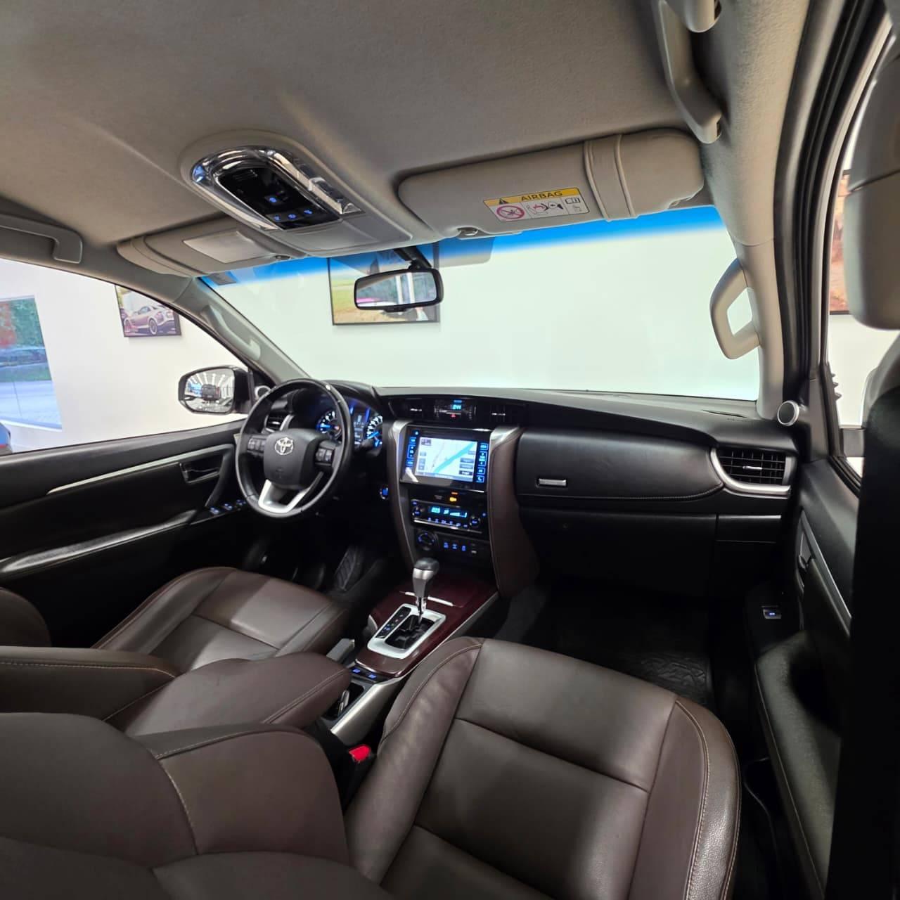 Foto numero 9 do veiculo Toyota Hilux SW4 SRX 4x4 2.8 TDI 16V Dies. Aut.  - Prata - 2016/2016