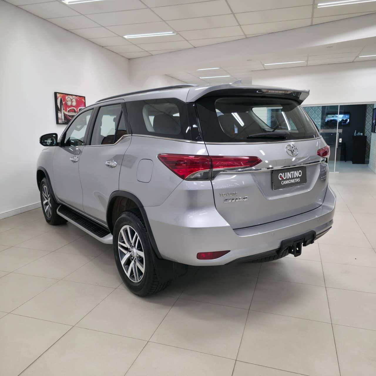 Foto numero 4 do veiculo Toyota Hilux SW4 SRX 4x4 2.8 TDI 16V Dies. Aut.  - Prata - 2016/2016