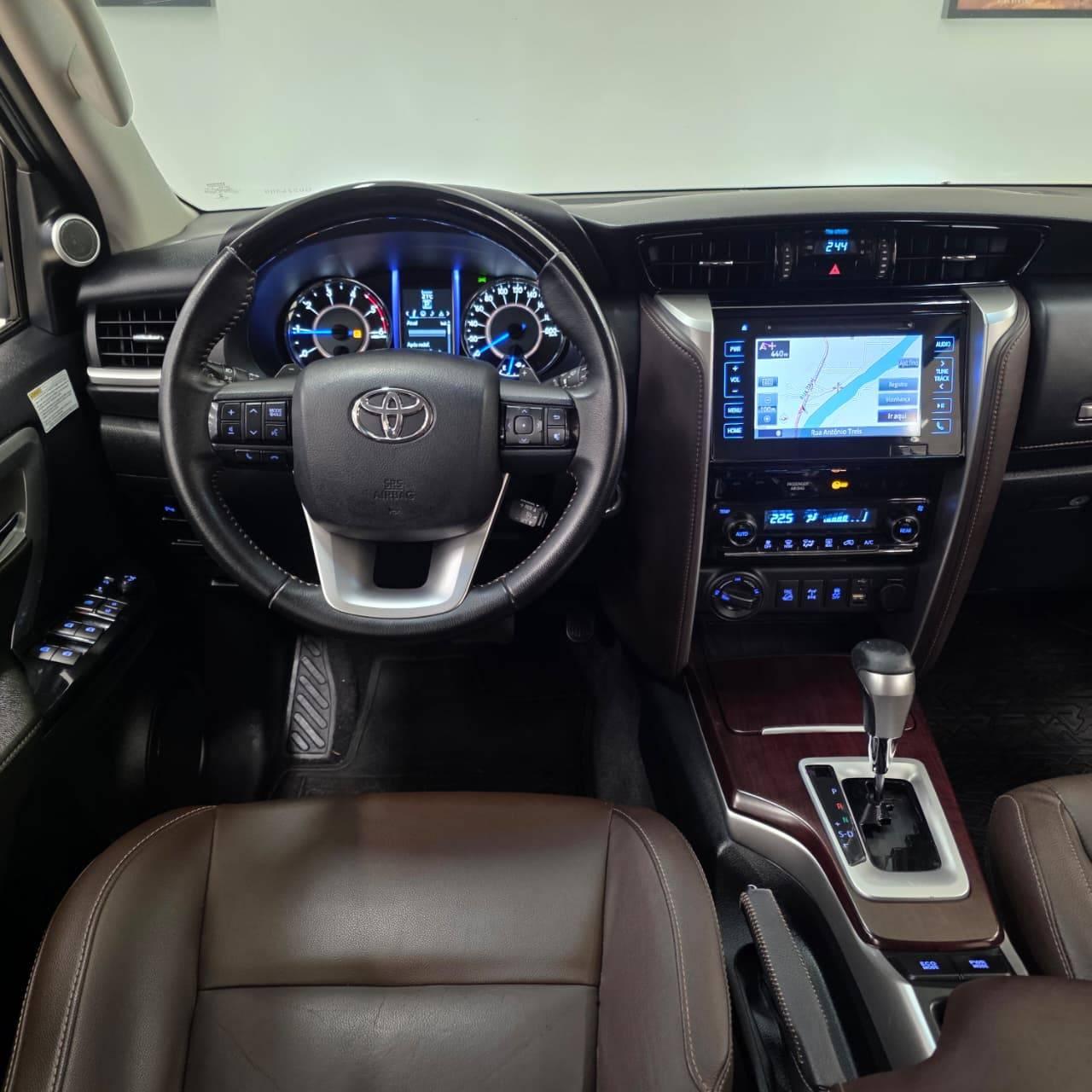 Foto numero 7 do veiculo Toyota Hilux SW4 SRX 4x4 2.8 TDI 16V Dies. Aut.  - Prata - 2016/2016