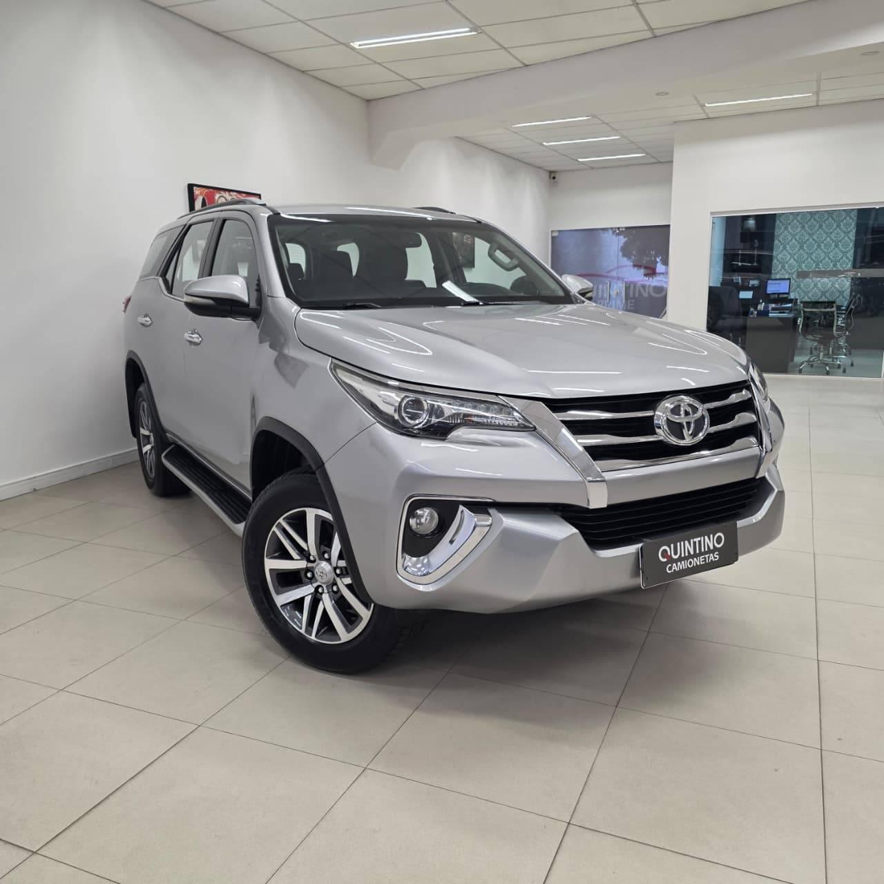 Foto numero 1 do veiculo Toyota Hilux SW4 SRX 4x4 2.8 TDI 16V Dies. Aut.  - Prata - 2016/2016