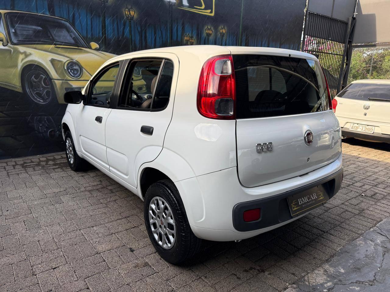 Foto numero 2 do veiculo Fiat Uno VIVACE Celeb. 1.0 EVO F.Flex 8V 5p  - Branca - 2015/2016
