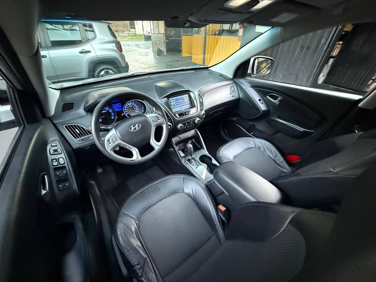 Foto numero 10 do veiculo Hyundai ix35 GLS 2.0 16V 2WD Flex Aut.  - Prata - 2015/2016