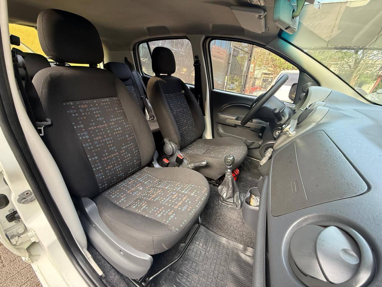 Foto numero 5 do veiculo Fiat Uno VIVACE Celeb. 1.0 EVO F.Flex 8V 5p  - Branca - 2015/2016