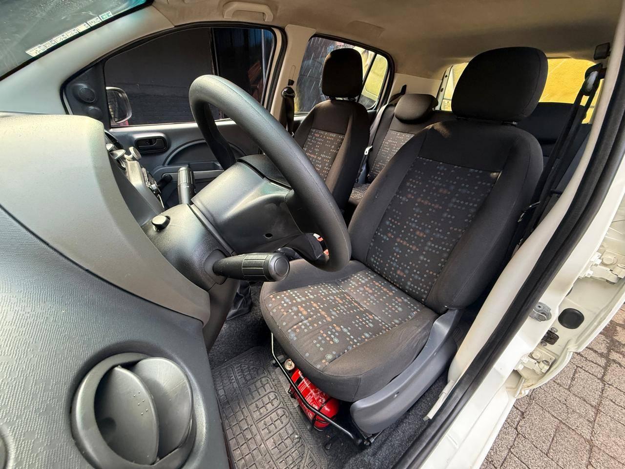 Foto numero 6 do veiculo Fiat Uno VIVACE Celeb. 1.0 EVO F.Flex 8V 5p  - Branca - 2015/2016